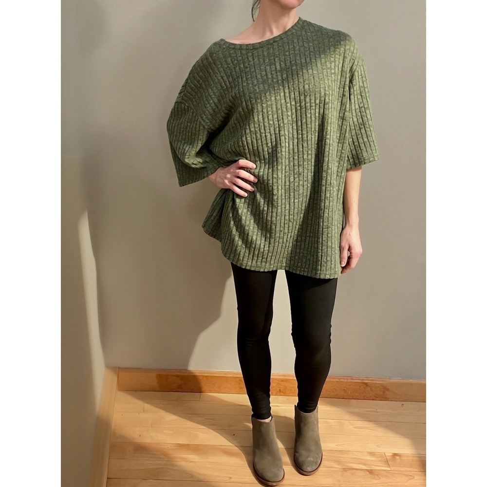 Soft‎ ribbed SHEIN tee in gray size M. Relaxed fit. 29" L 23" W